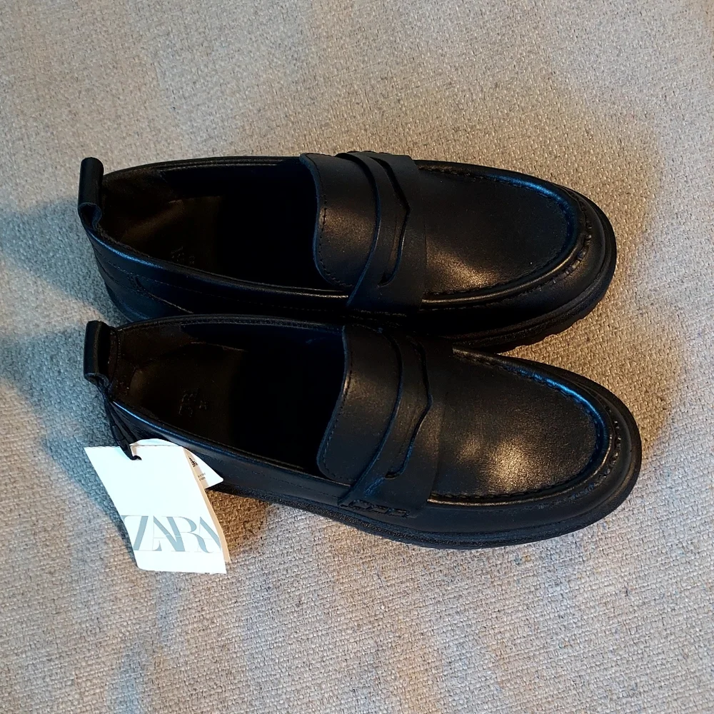 Zara Girls Classic Black Leather School Loafers Sz-34/2.5